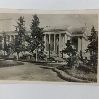 Фотооткрытка "Сочи вид на Гостеатр с Приморского театра", 1939г, оборот подписан.состояние на фото, размер  13х9 см