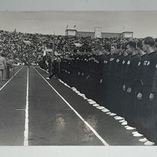 Фотография сборной СССР по футболу 1952 (?) год перед матчем с Венгрией стадион Динамо(?) 18х12,5 см