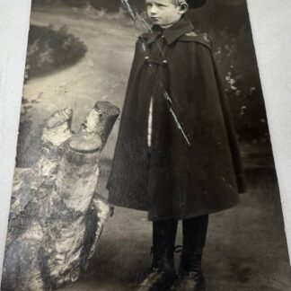 Фотография мальчика в форме моряка. На открытке. 1900е годы Обрезана. 13,5х8 см