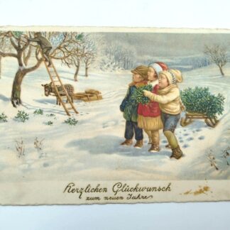 Антикварная новогодняя открытка: трое детей с санями. 14х9см
